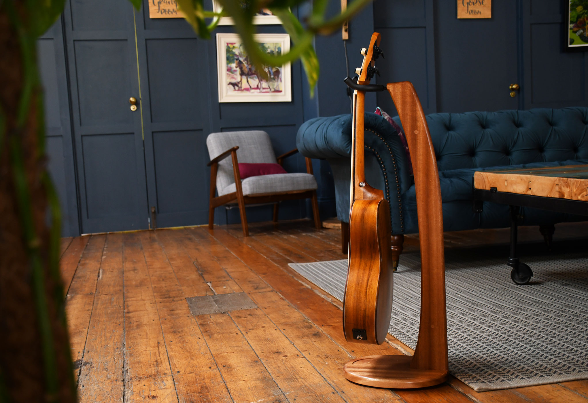 Ruach GS-3 Original Wooden Ukulele Stand - Mahogany - Image 8